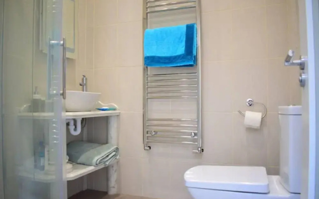 2 Bedroom House Near City Centre