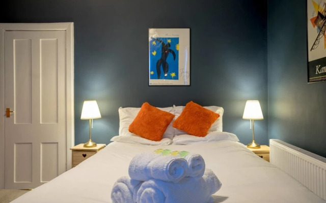 JOIVY Unique Royal Mile Apt - Relive Music History