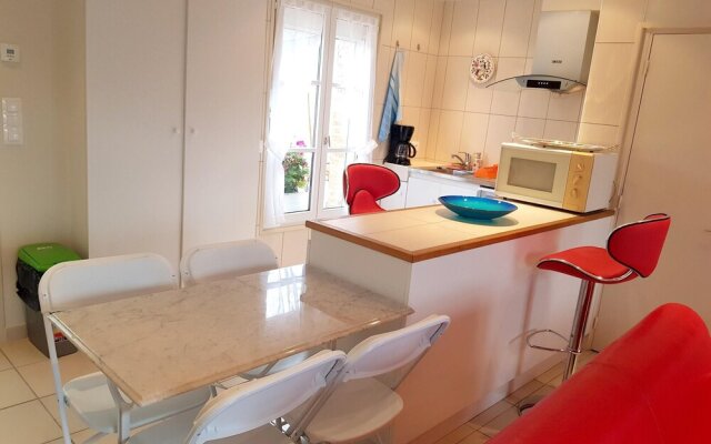 House with 2 Bedrooms in Gacé, with Enclosed Garden And Wifi - 80 Km From the Beach