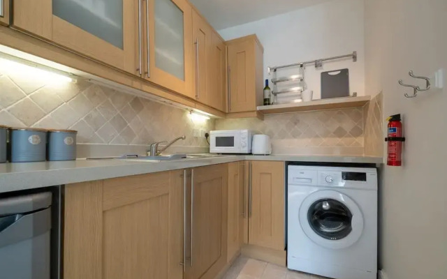 Host Stay Regency Square Apartment