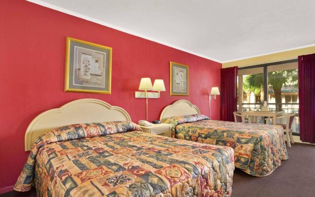 Royal Palace Inn & Suites