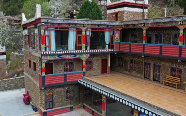 Guilan Xiaolu Hostel – Outside – Danba