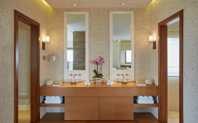 The Romanos, a Luxury Collection Resort
