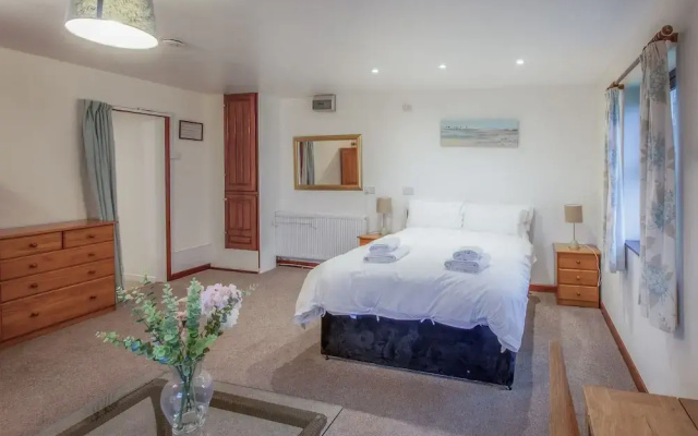 Stormy Castle - 6 Bedroom - Llangenith