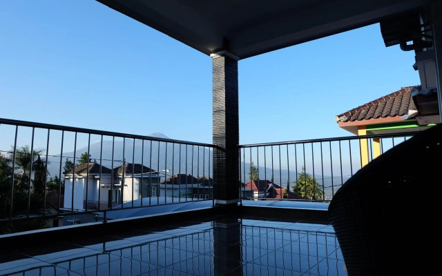 Villa Green Apple Batu