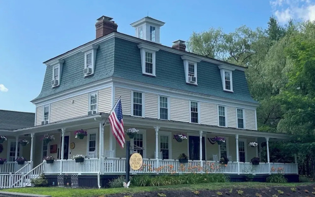The Ballard House Inn