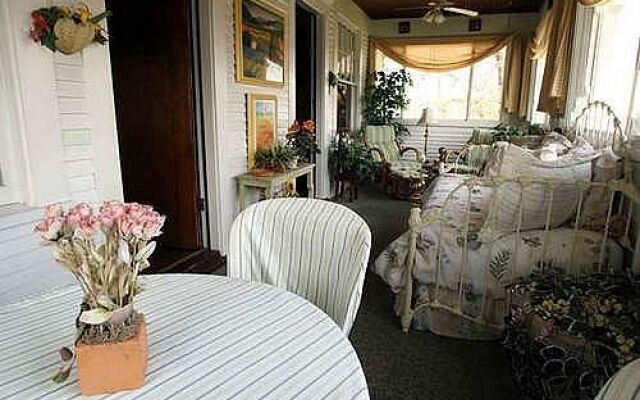 The Dickey House Bed & Breakfast