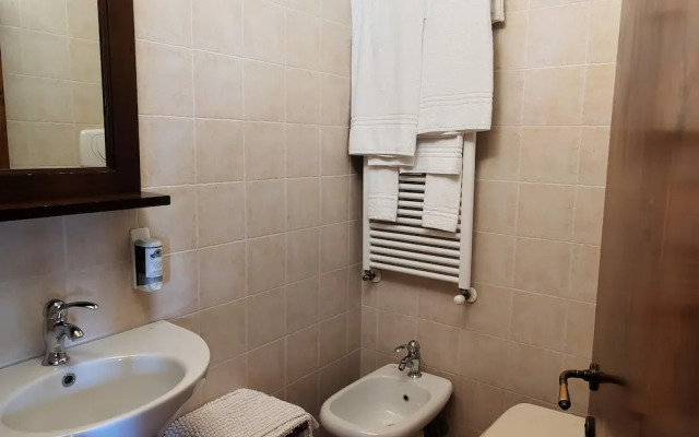 Farmhouse in Marche With Pool & Verdicchio Wines