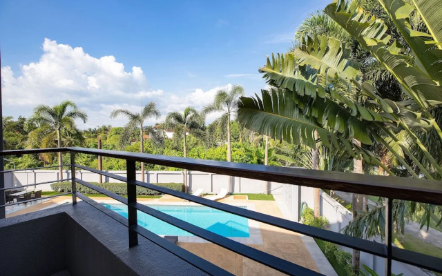 Private 3BR Pool Access Villa Argent 10