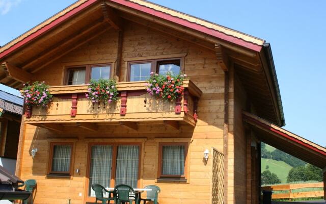 Spacious Chalet In Niederau