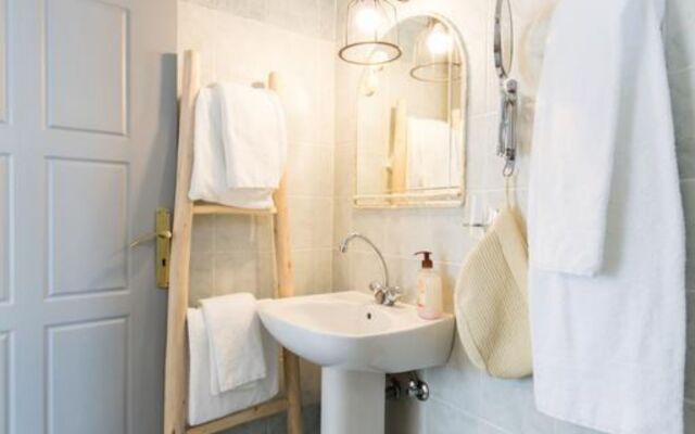 Evi Rooms