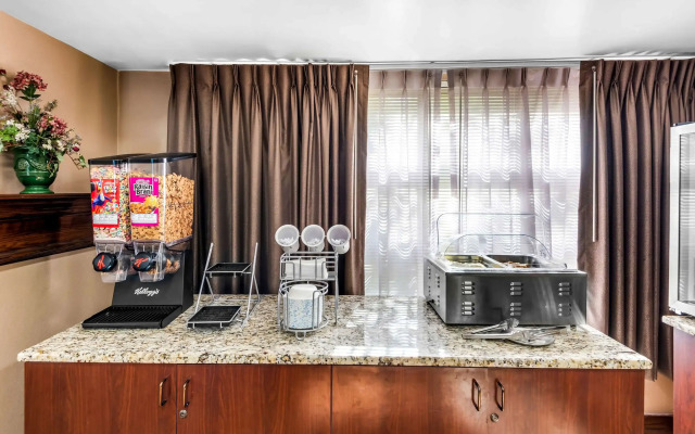 Clarion Inn & Suites Northwest