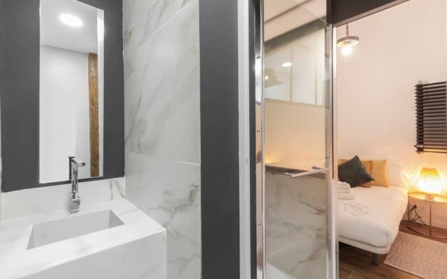 Bright & Compact One Bed Apartment in Malasaña