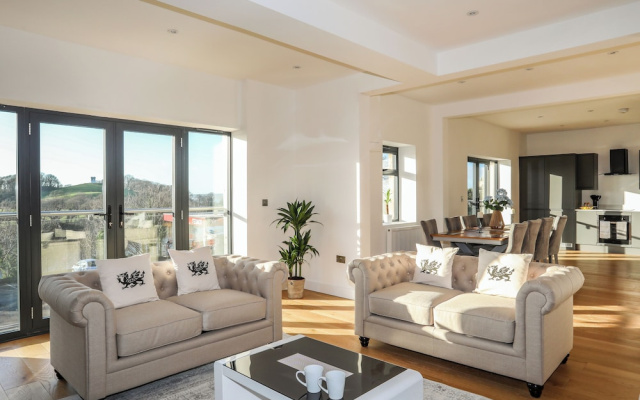 Bryn Min Manton Penthouse