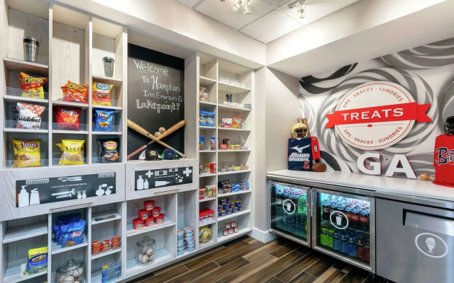 Hampton Inn Emerson LakePoint