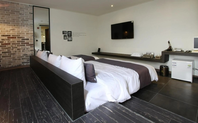 S& Hotel