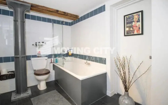 Stunning 2-bed Converted Warehouse - Sleeps 4