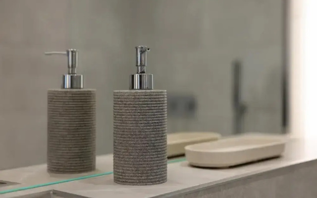 Spinnaker - Close to Town Sea Views