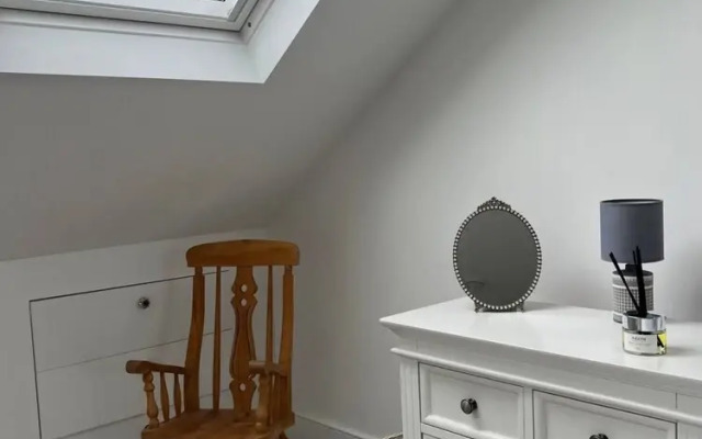 Gorgeous 3 Bedroom Home in Quaint Southfields
