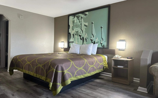 Super 8 by Wyndham Monroe