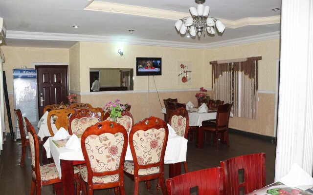 New Point Hotel And Suites