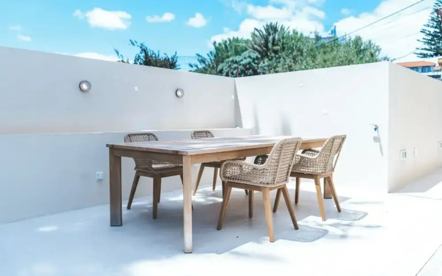Silveira Bay Lounge Retreat
