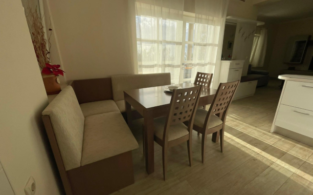 Apartment Ante - 200 m from beach: A2 Starigrad-Paklenica, Zadar riviera