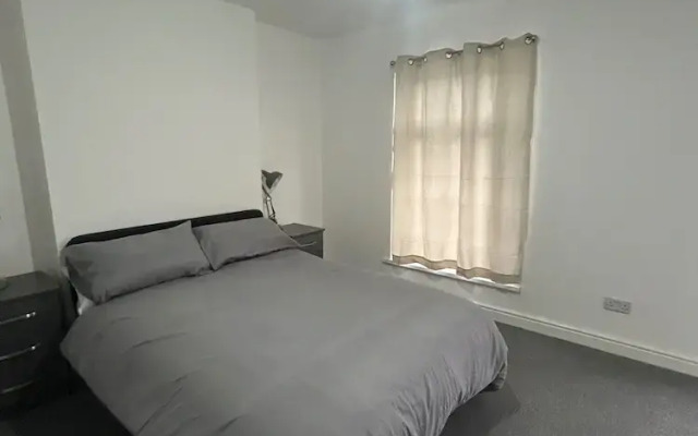 Modern Cosy Spacious 4 Bedroom House