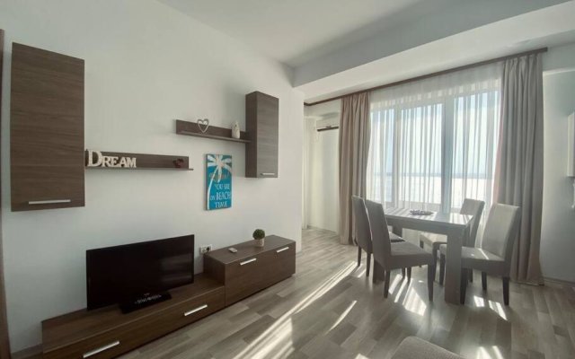 Bizi Apartment Summerland Mamaia Free Sunbeds