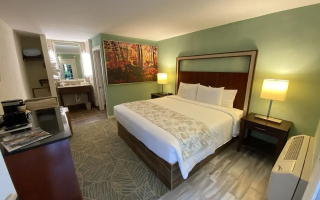 Cascades Inn - фото 3