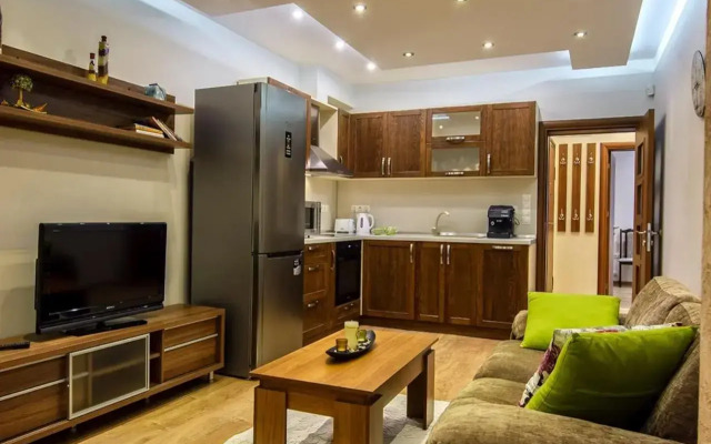 Luxury 2 bedroom,2 bathroom apart ,free parking