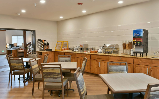 GrandStay Hotel & Suites