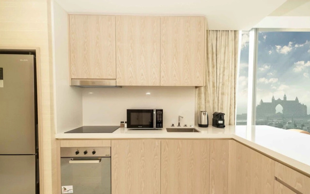 LUX Iconic Views at Palm Tower Suite 4