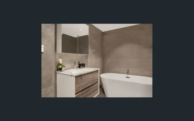 2 Bedroom Darling Harbour Apartment