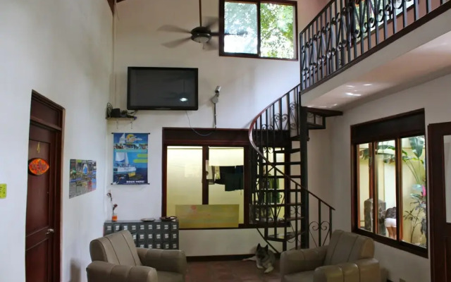Tamarindo Backpackers