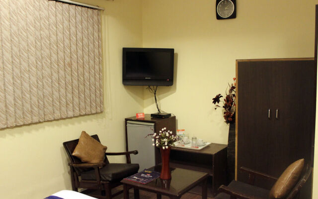 OYO 526 Hotel Asees Inn