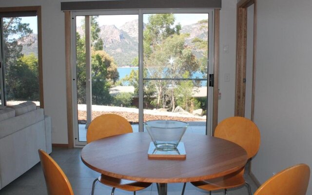 Coles Bay Stone Cottage