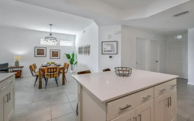 Spacious Beautiful 3-br Condo Prime Location