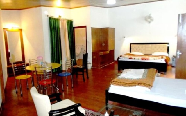 Goroomgo Moon Nainital