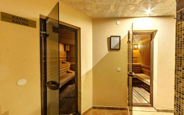 Grand Royale Apartment Complex & Spa