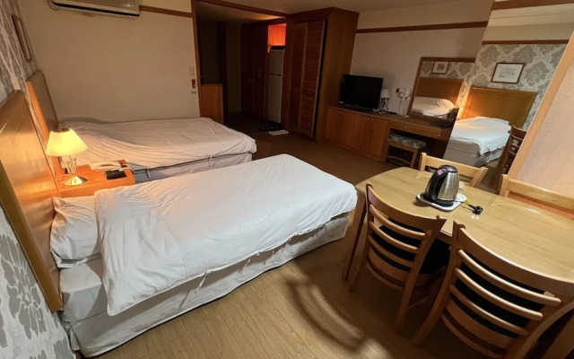 Gimcheon Park Tourist Hotel