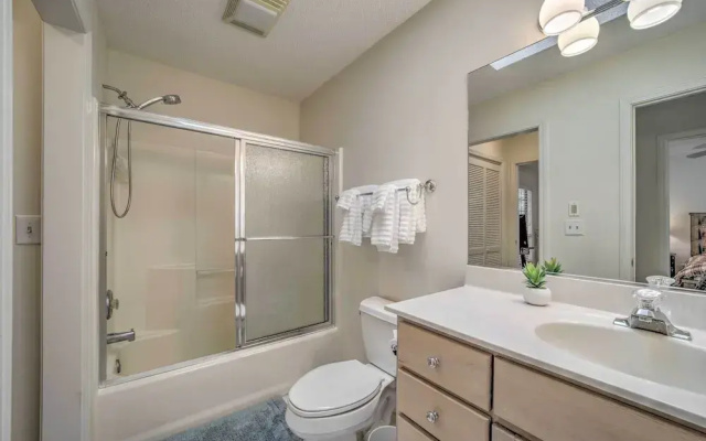 Scenic Sapphire Condo w/ Deck + Gas Grill!