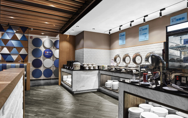 Holiday Inn Express Kaohsiung Love River by IHG