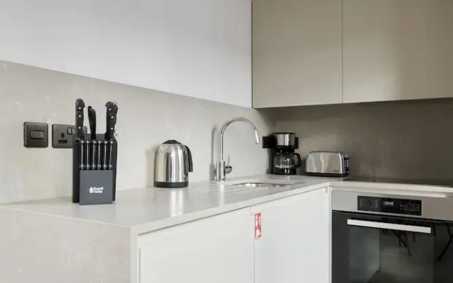 Lovely Mayfair Suites by Sonder