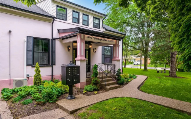 Private Studio Apartment in Burlington - U5