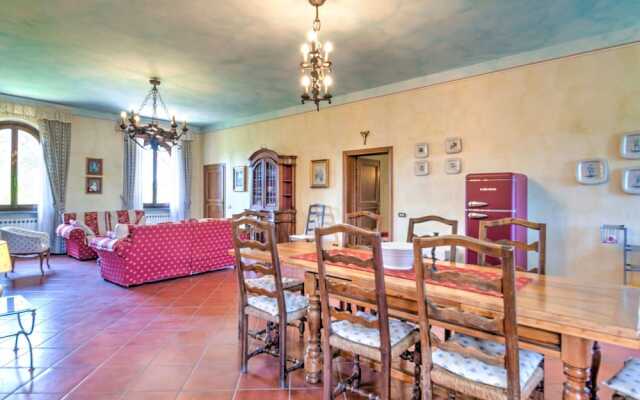 Majestic Farmhouse in San Vivaldo with Swimming Pool