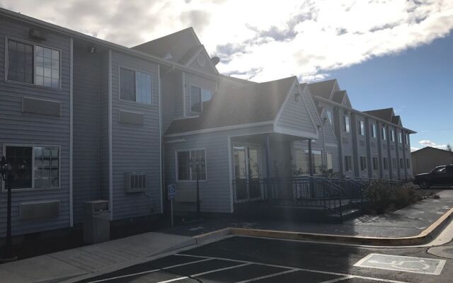 Rodeway Inn & Suites