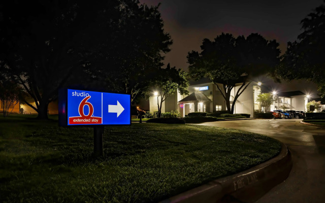 Studio 6 Arlington, TX - South - Dallas