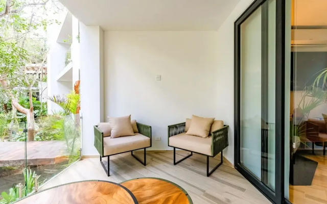 Anana Yaaxlum 105 S Oasis Pool and Jacuzzi