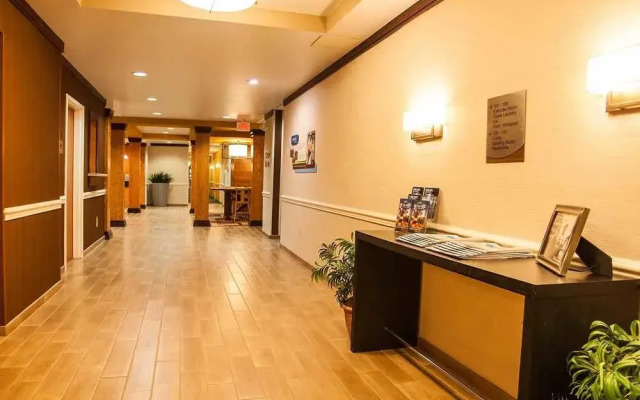 Comfort Inn & Suites South Akron